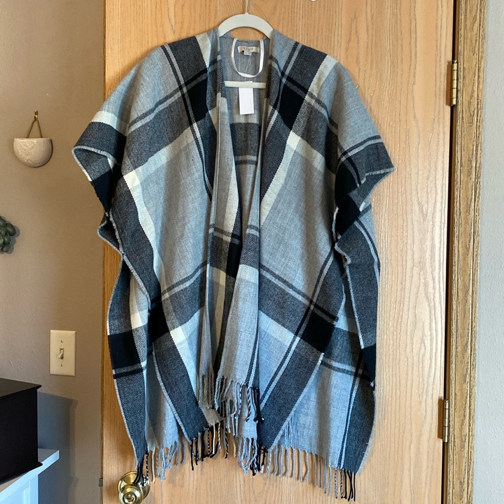 NWT Loft gray plaid blanket vest, size m/l
